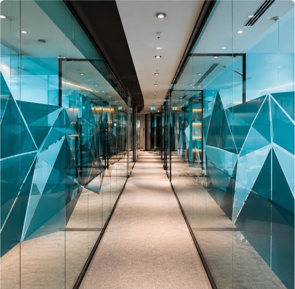 Corridor with digital-printed geometric glass manifestation